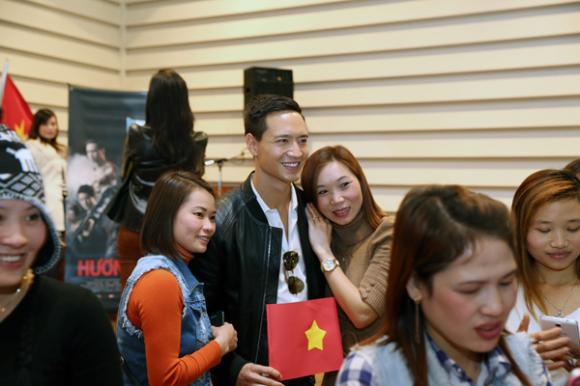 sao Việt, Trương Ngọc Ánh, Trương Ngọc Ánh ly hôn chồng, Trương Ngọc Ánh -  Kim Lý,  Hương Ga, Trương Ngọc Ánh nắm tay Kim Lý đi dạo đảo Síp