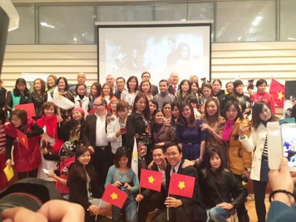 sao Việt, Trương Ngọc Ánh, Trương Ngọc Ánh ly hôn chồng, Trương Ngọc Ánh -  Kim Lý,  Hương Ga, Trương Ngọc Ánh nắm tay Kim Lý đi dạo đảo Síp