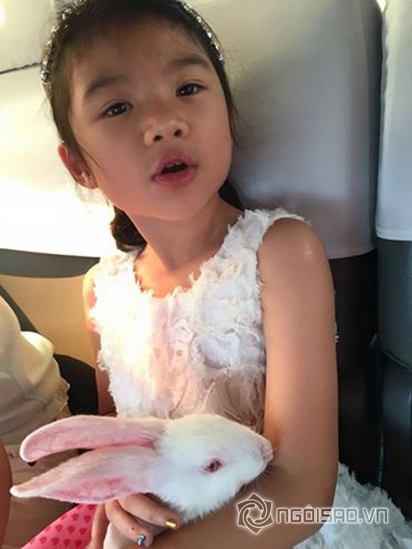 Trần Bảo Sơn,Bảo Tiên,Bảo Sơn đưa con gái đi chơi cuối tuần,Bảo Tiên ôm thỏ,con gái sao Việt