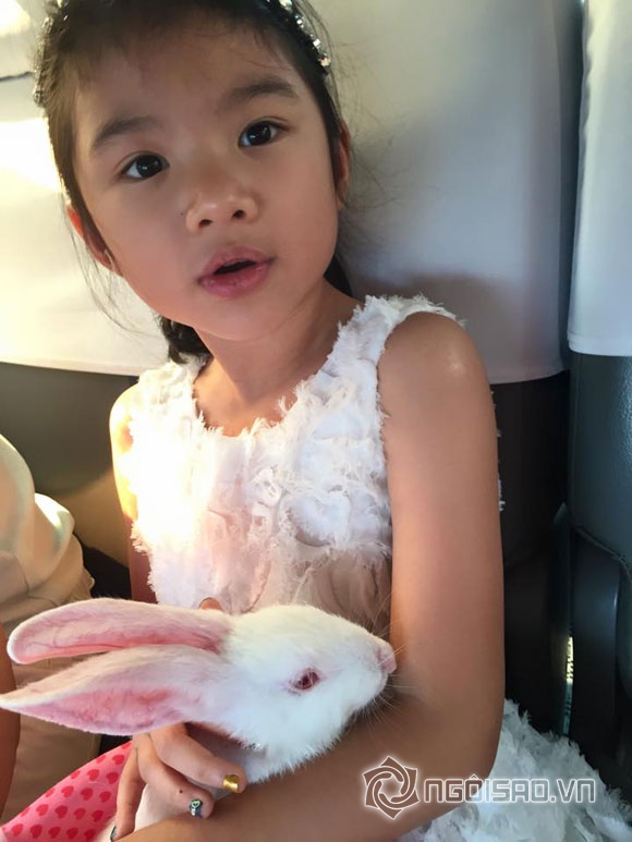 Trần Bảo Sơn,Bảo Tiên,Bảo Sơn đưa con gái đi chơi cuối tuần,Bảo Tiên ôm thỏ,con gái sao Việt