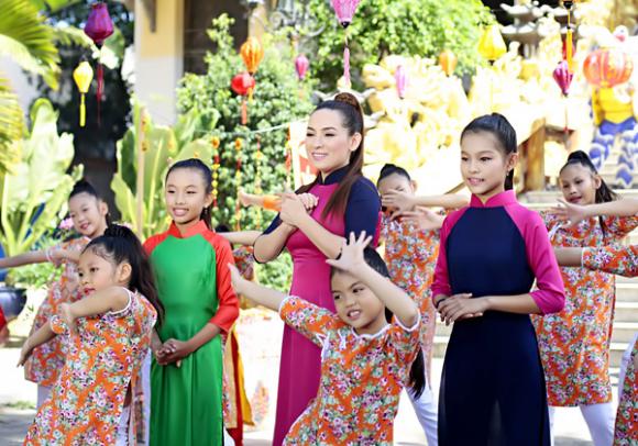 sao Việt, Phi Nhung, con nuôi Phi Nhung, Phi Nhung làm MV Tết, MV Tết 