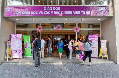 Ngày hội Mẹ và Bé năng động, Tã em bé Bobby, Chăm sóc trẻ