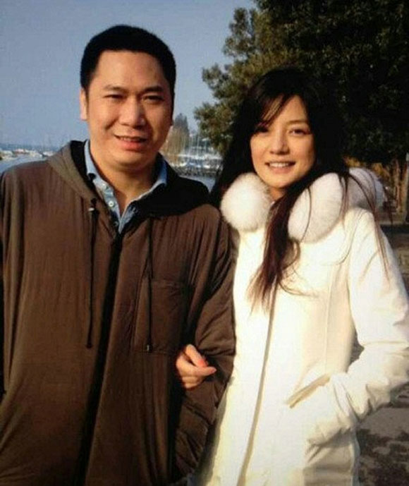 Triệu Vy,Huỳnh Hữu Long,vợ chồng Triệu Vy mua cổ phiếu,vợ chồng Triệu Vy giàu có