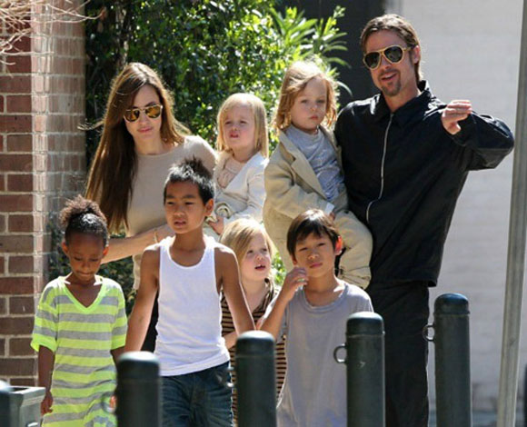 Angelina Jolie,Brad Pitt,xin con nuôi,gia đình sao,Angelina muốn nhân thêm con nuôi
