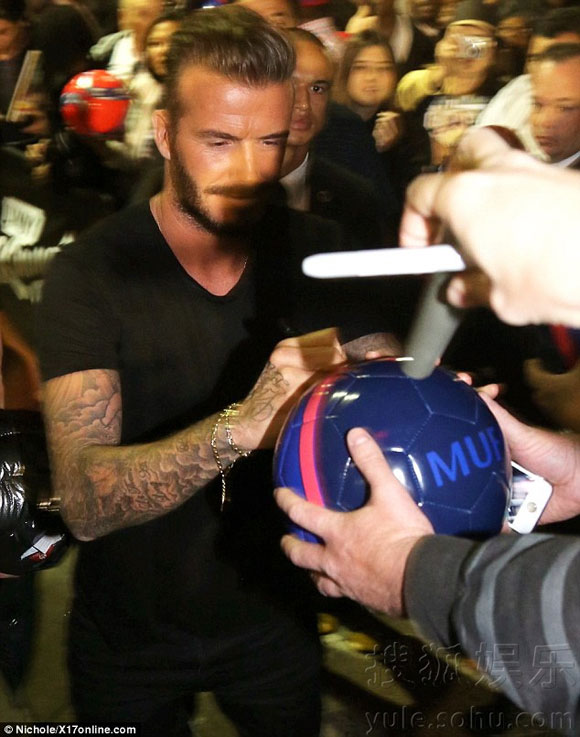David Beckham,Becks sang Đài Loan,Becks sang Trung Quốc,người hâm mộ chen lấn xô đẩy,Becks gây náo loạn