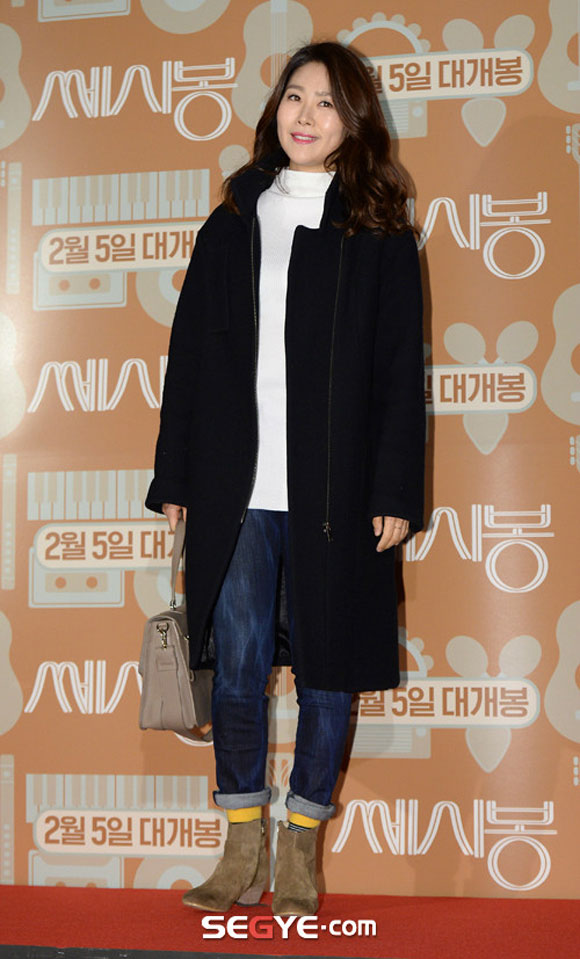 Han Chae Young mặt bóng nhẫy, Han Chae Young khoe dáng đẹp, thời trang của Han Chae Young
