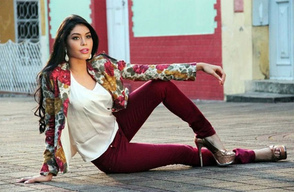 Á hậu cướp vương miện Hoa hậu,Hoa hậu Amazon 2015,Sheislane Hayalla,Carolina Toledo,Carolina Toledo đăng quang Hoa hậu