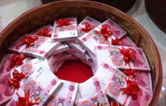 bạn trai đòi quà, chồng đòi sính lễ, đòi tiền sau khi cưới