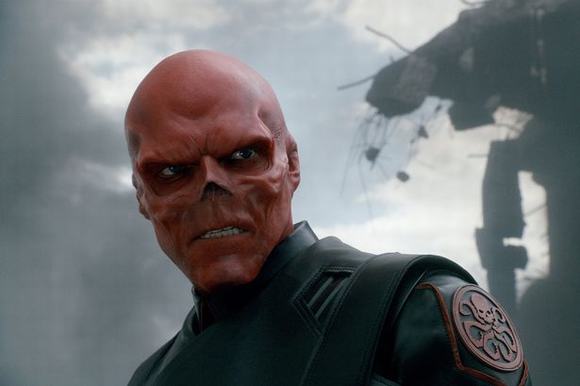 Red Skull, fan cua Red Skull, nguoi dan ong phau thuat thanh Red Skull, phau thuat thanh Red Skull