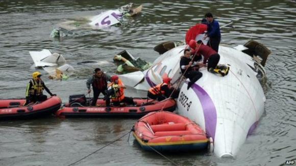 máy bay gặp nạn, rơi máy bay, máy bay Đài Loan bị rơi