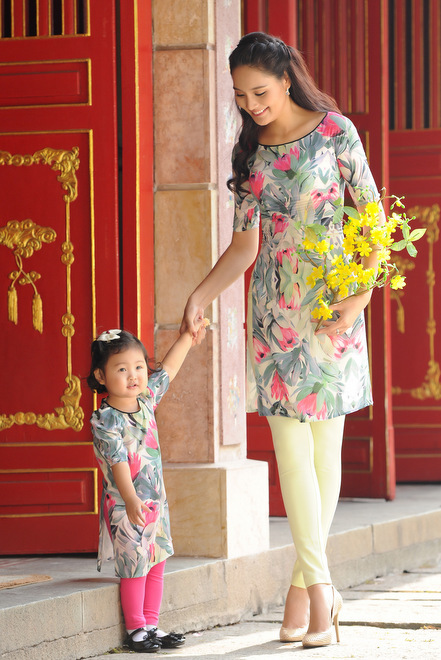 Hương Giang, hoa hậu hương giang, Hương Giang và con gái, ảnh tết của sao, 