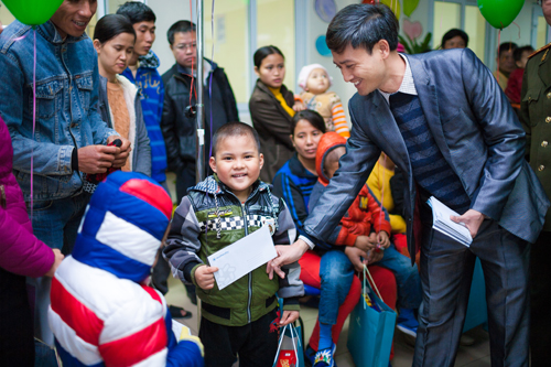 Hoa hậu Kỳ Duyên, Nguyễn Cao Kỳ Duyên, Hoa hậu Kỳ Duyên thăm bệnh nhân tại viện K