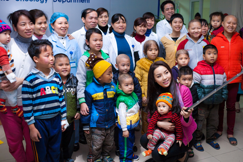 Hoa hậu Kỳ Duyên, Nguyễn Cao Kỳ Duyên, Hoa hậu Kỳ Duyên thăm bệnh nhân tại viện K