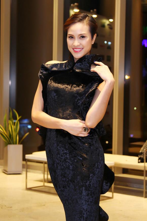 sao Việt, cựu siêu mẫu Phương Mai, Phương Mai khoe trọn lưng trần ở sự kiện, Phương Mai giải nghệ khỏi làng mẫu