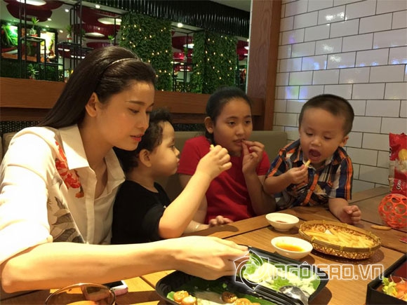 
Trương Quỳnh Anh vui vẻ đưa con đi ăn, Trương Quỳnh Anh và Tim, Trương Quỳnh Anh bỏ nhà đi
