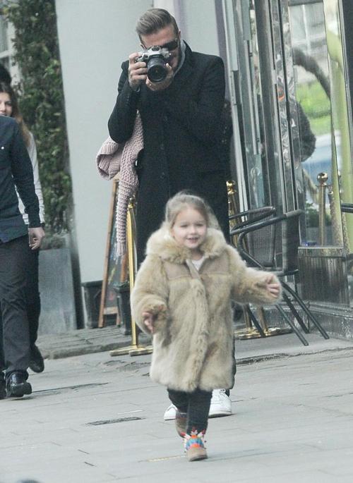 Harper,Harper Beckham,Harper hôn bố,David Beckham,con gái Beckham