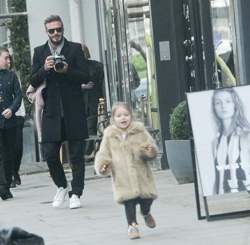 Harper,Harper Beckham,Harper hôn bố,David Beckham,con gái Beckham