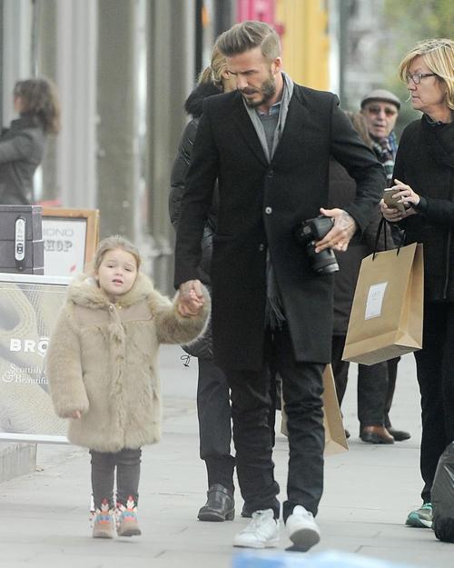 Harper,Harper Beckham,Harper hôn bố,David Beckham,con gái Beckham