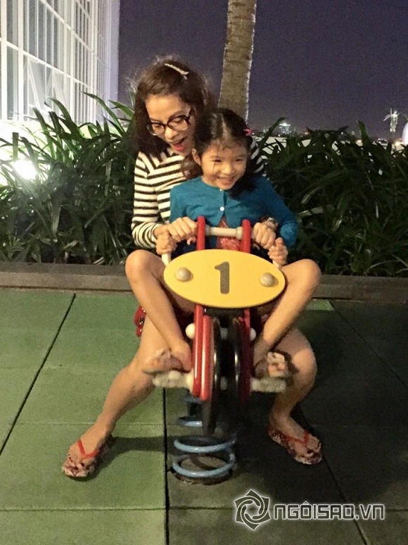 trương ngọc ánh, con gái, trương ngọc ánh khoe con gái biết làm bánh