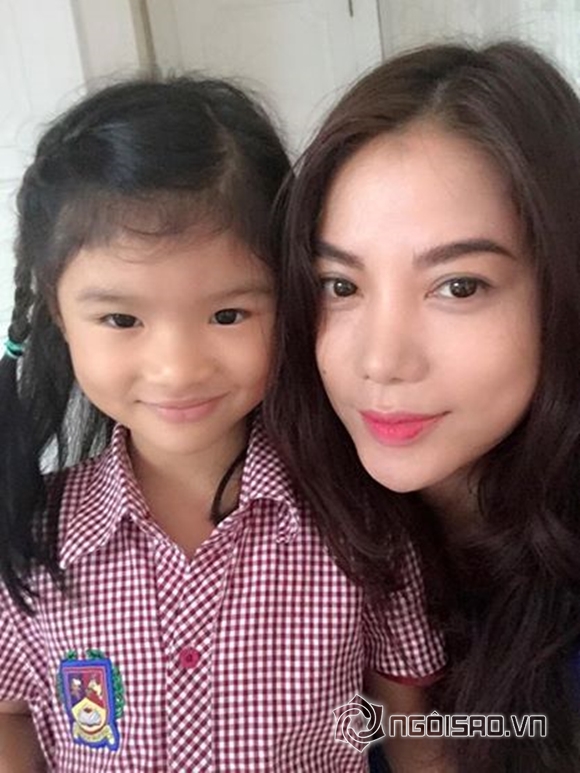 trương ngọc ánh, con gái, trương ngọc ánh khoe con gái biết làm bánh