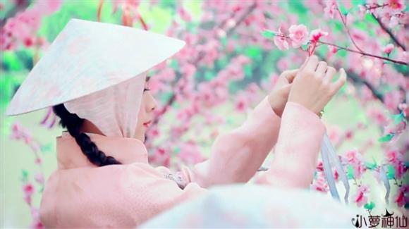 Lý Dịch Phong, Hoạt sắc sinh hương, Lý Dịch Phong giả gái