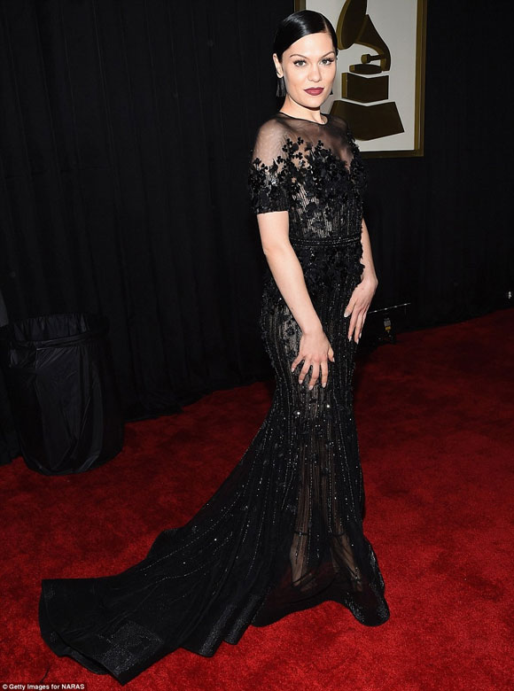 Kim,Kim Kardashian,Kim diện áo choàng ngủ,Grammy 2015
