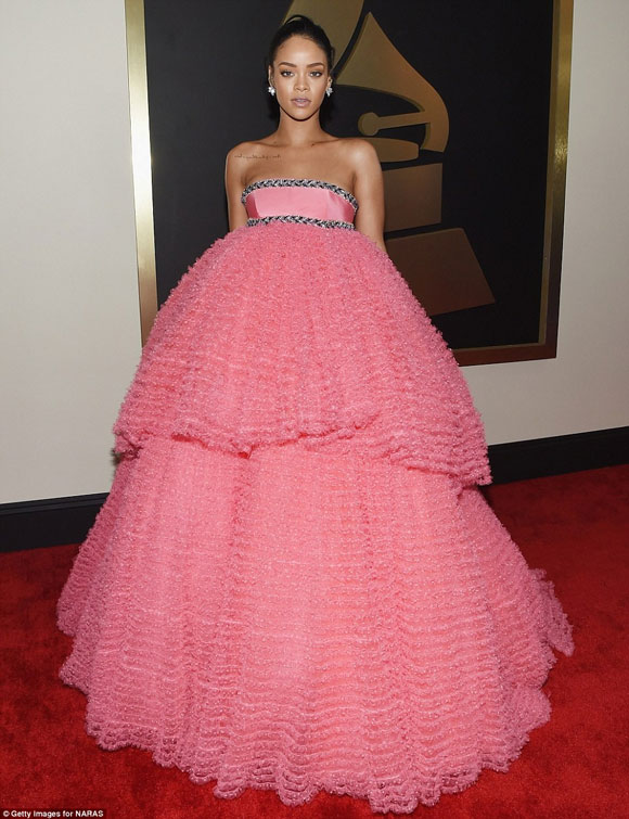 Kim,Kim Kardashian,Kim diện áo choàng ngủ,Grammy 2015