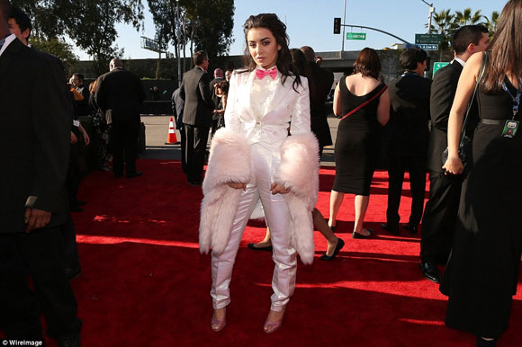 Kim,Kim Kardashian,Kim diện áo choàng ngủ,Grammy 2015