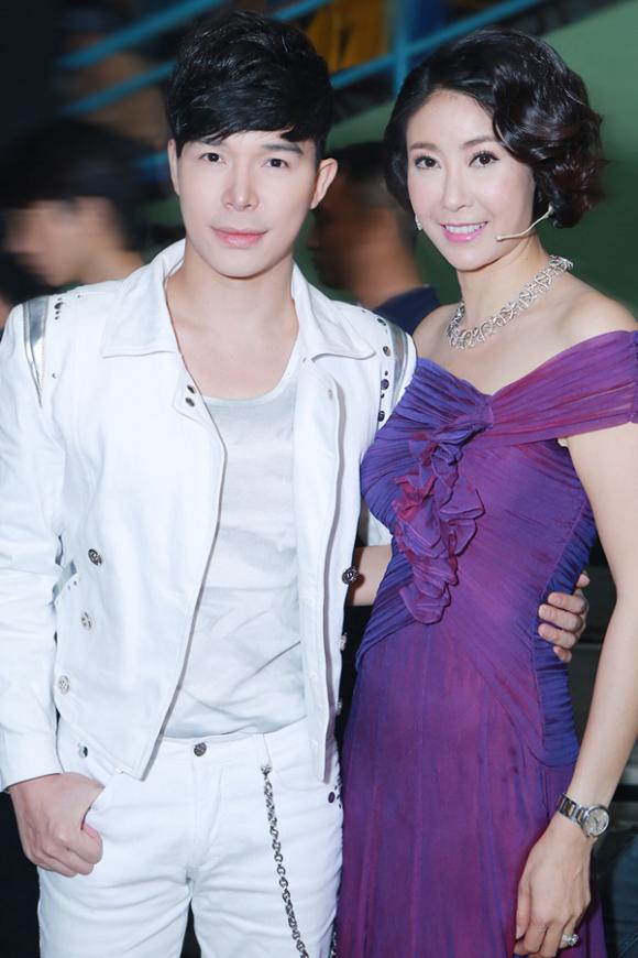 sao Việt, Nathan Lee, Quý ông hàng hiệu, Nathan Lee ôm eo Hoa hậu Hà Kiều Anh, vợ chồng Hà Kiều Anh, gia đình Hà Kiều Anh