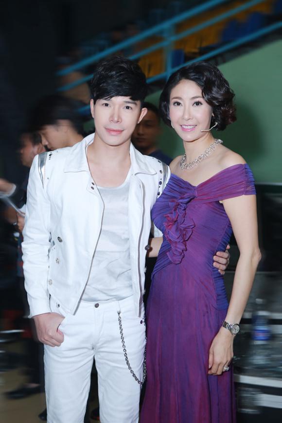 sao Việt, Nathan Lee, Quý ông hàng hiệu, Nathan Lee ôm eo Hoa hậu Hà Kiều Anh, vợ chồng Hà Kiều Anh, gia đình Hà Kiều Anh