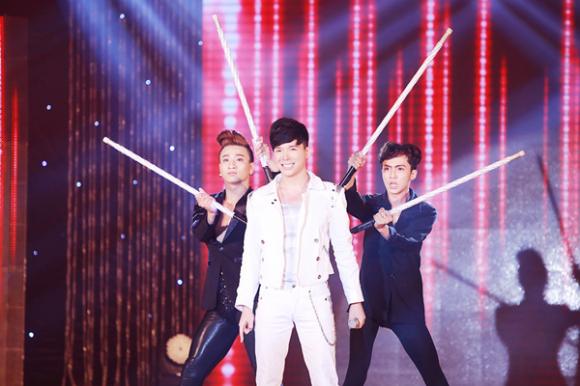 sao Việt, Nathan Lee, Quý ông hàng hiệu, Nathan Lee ôm eo Hoa hậu Hà Kiều Anh, vợ chồng Hà Kiều Anh, gia đình Hà Kiều Anh