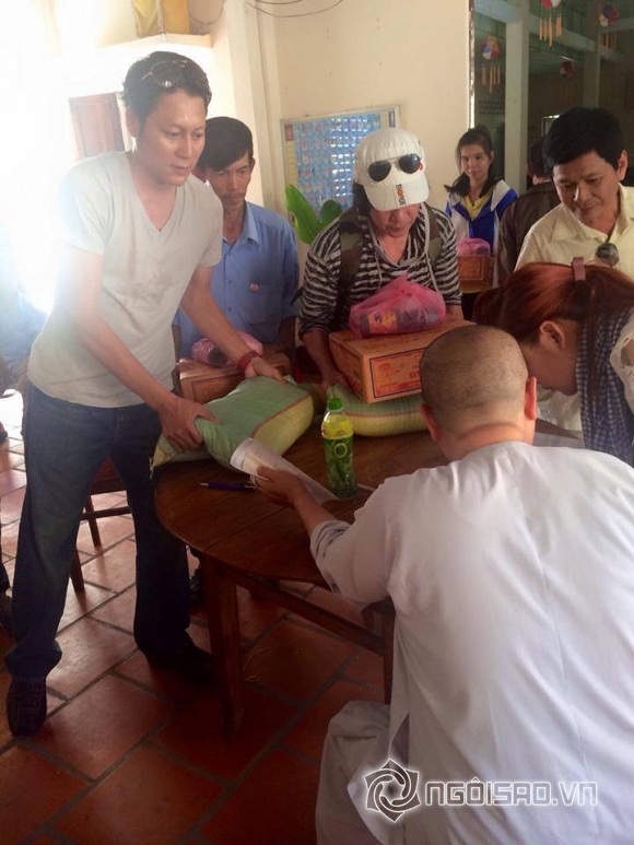  Bùi Vĩnh Phúc ,Lê Huỳnh cùng học trò Bùi Vĩnh Phúc làm từ thiện,  viên điện ảnh Mai Sơn Lâm