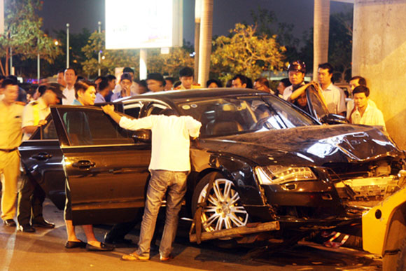 xe Audi của Hồ Ngọc Hà,toàn cảnh vụ tai nạn của Hồ Ngọc Hà,xe Hồ Ngọc Hà gây tai nạn,tai nạn kinh hoàng của sao