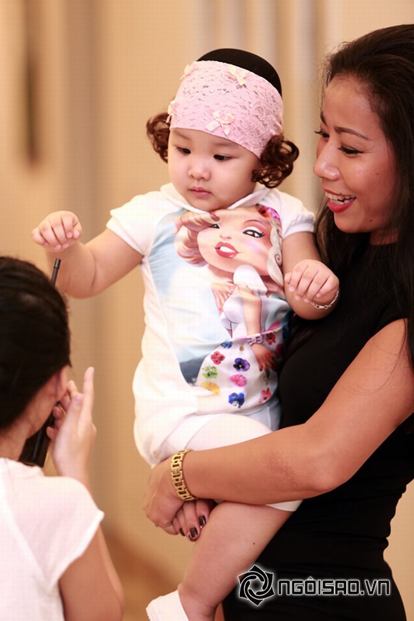hoa hau, con hoa hau, hoa hau huong giang, giang my, nguyen thi huyen, thuy lam, thu thuy, tin, bao