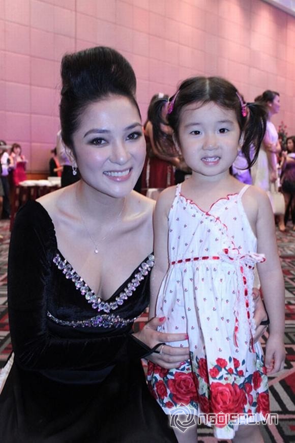 hoa hau, con hoa hau, hoa hau huong giang, giang my, nguyen thi huyen, thuy lam, thu thuy, tin, bao