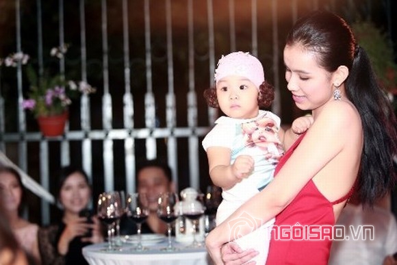 hoa hau, con hoa hau, hoa hau huong giang, giang my, nguyen thi huyen, thuy lam, thu thuy, tin, bao