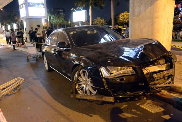 xe Audi của Hồ Ngọc Hà,toàn cảnh vụ tai nạn của Hồ Ngọc Hà,xe Hồ Ngọc Hà gây tai nạn,tai nạn kinh hoàng của sao