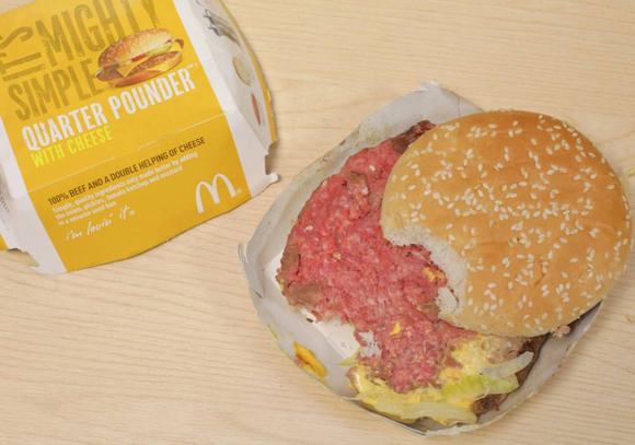 nhap vien vi an banh burger, banh burger nhan song, nhan burger chua chin