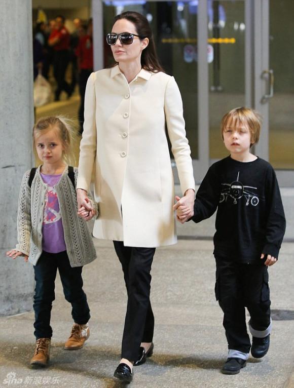 Cặp sinh đôi nhà Jolie, Angelina Jolie, Brad Pitt, Knox, Vivienne 