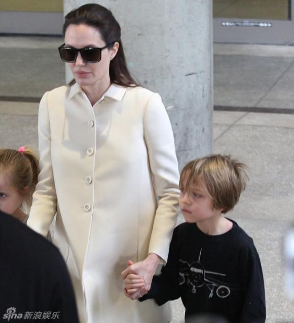Cặp sinh đôi nhà Jolie, Angelina Jolie, Brad Pitt, Knox, Vivienne 