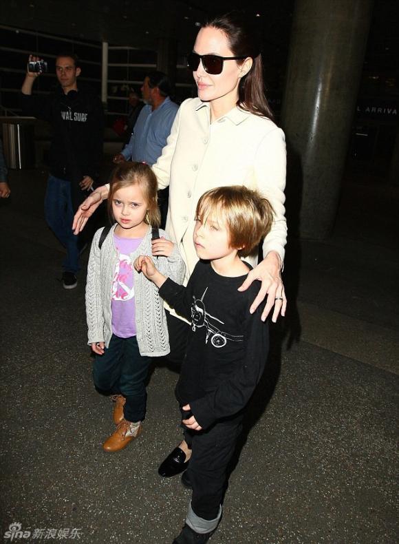 Cặp sinh đôi nhà Jolie, Angelina Jolie, Brad Pitt, Knox, Vivienne 
