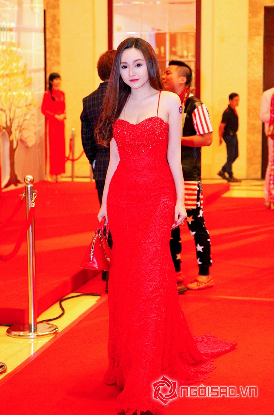 Diễn Viên Huỳnh Kim Khánh , Huỳnh Kim Khánh ,  Huỳnh Kim Khánh xinh đẹp diện váy đỏ rực mừng Xuân 2015, phim 