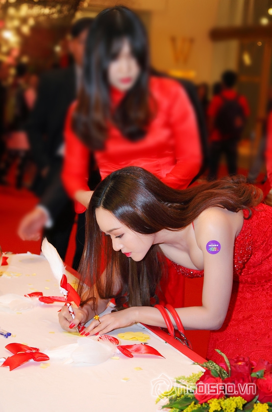 Diễn Viên Huỳnh Kim Khánh , Huỳnh Kim Khánh ,  Huỳnh Kim Khánh xinh đẹp diện váy đỏ rực mừng Xuân 2015, phim 