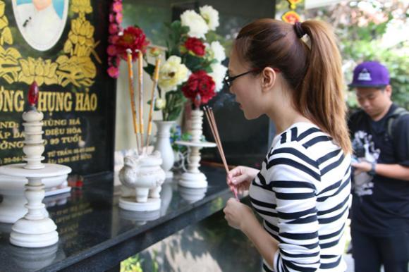 sao Việt, Mỹ Tâm, Mỹ Tâm viếng mộ Lê Công Tuấn Anh, Mỹ Tâm tân trang 365 ngôi mộ cho Chùa nghệ sĩ, Mỹ Tâm giản dị đi từ thiện