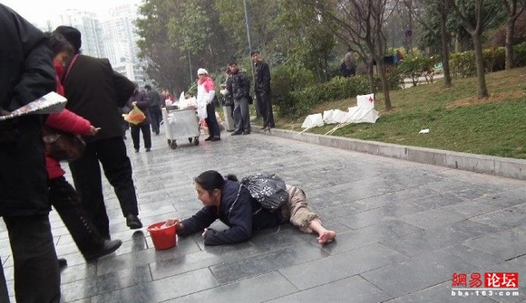 xúc động, ăn xin, rớt nước mắt vì những nhường ăn xin