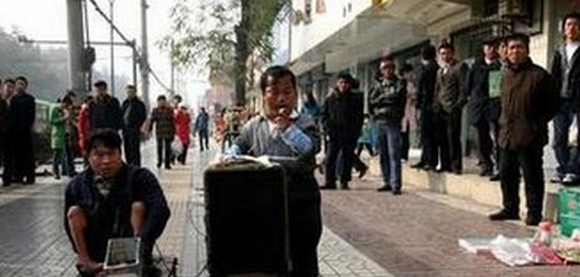 xúc động, ăn xin, rớt nước mắt vì những nhường ăn xin