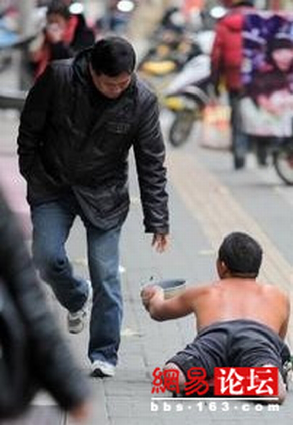 xúc động, ăn xin, rớt nước mắt vì những nhường ăn xin
