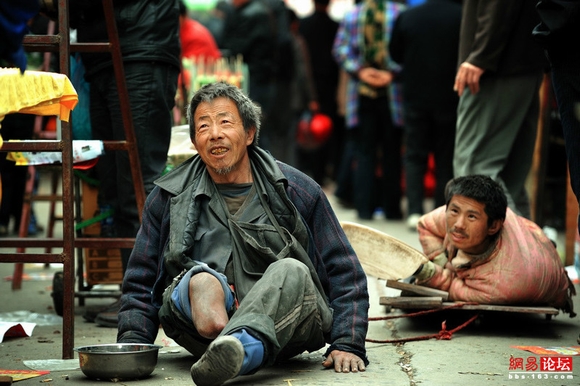 xúc động, ăn xin, rớt nước mắt vì những nhường ăn xin