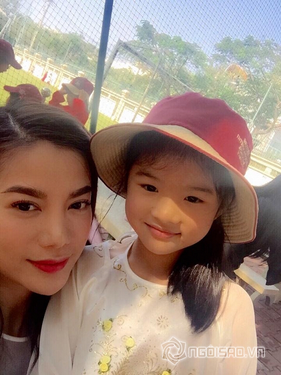 ,Trương Ngọc Ánh và con gái, Trương Ngọc Ánh, con gái Trương Ngọc Ánh, Trương Ngọc Ánh đến trường cùng con