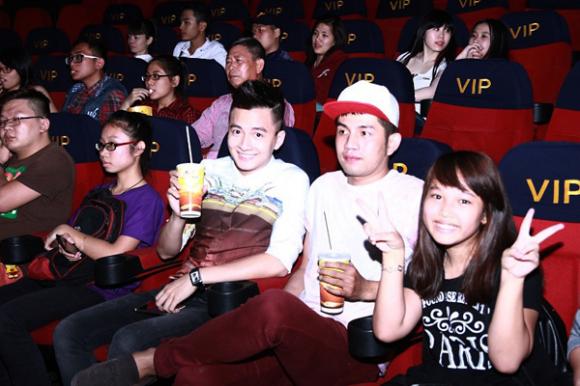sao Việt, Ngô Kiến Huy, chàng Bắp, con trai Ngô Kiến Huy, Ngô Kiến Huy rủ bố đi xem phim cùng fans, Siêu nhân X